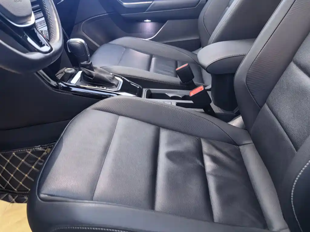Volkswagen T-Roc — миниатюра 8