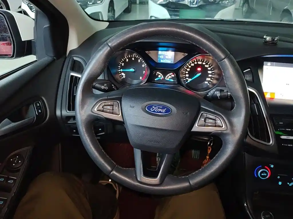 Ford Focus — миниатюра 11