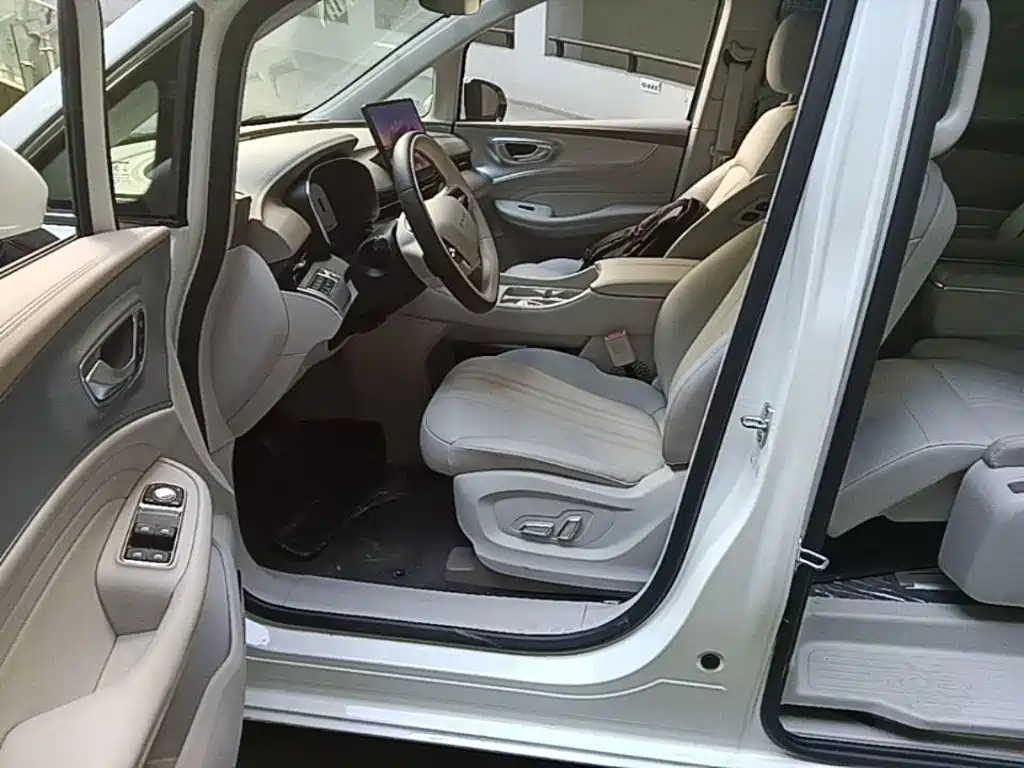 Roewe iMAX8 New Energy — миниатюра 15