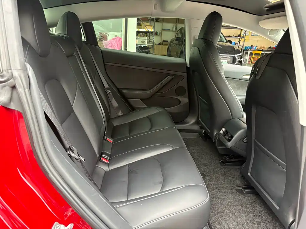 Tesla Model 3 — миниатюра 7