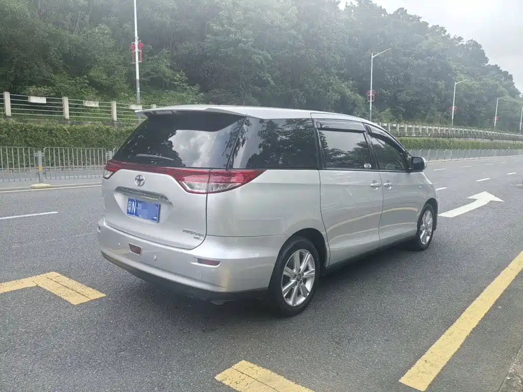 Toyota Previa — миниатюра 4