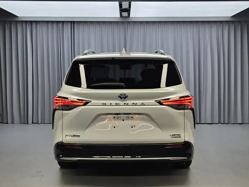 Toyota Sienna — миниатюра 16