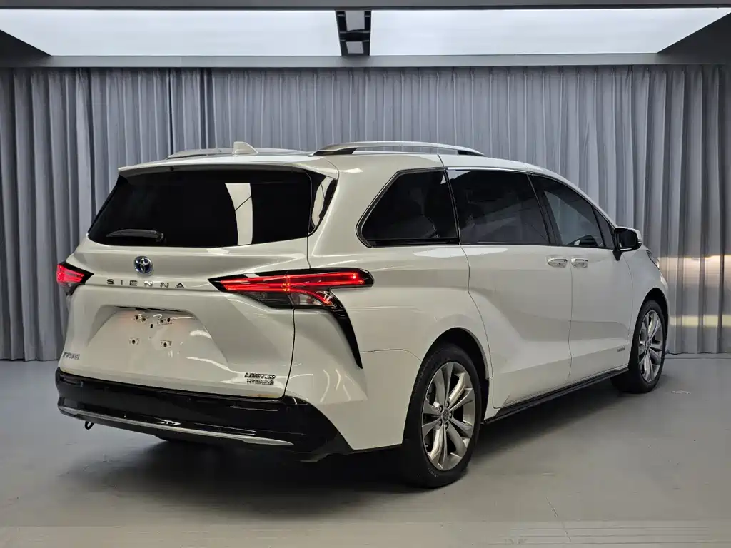 Toyota Sienna — миниатюра 17