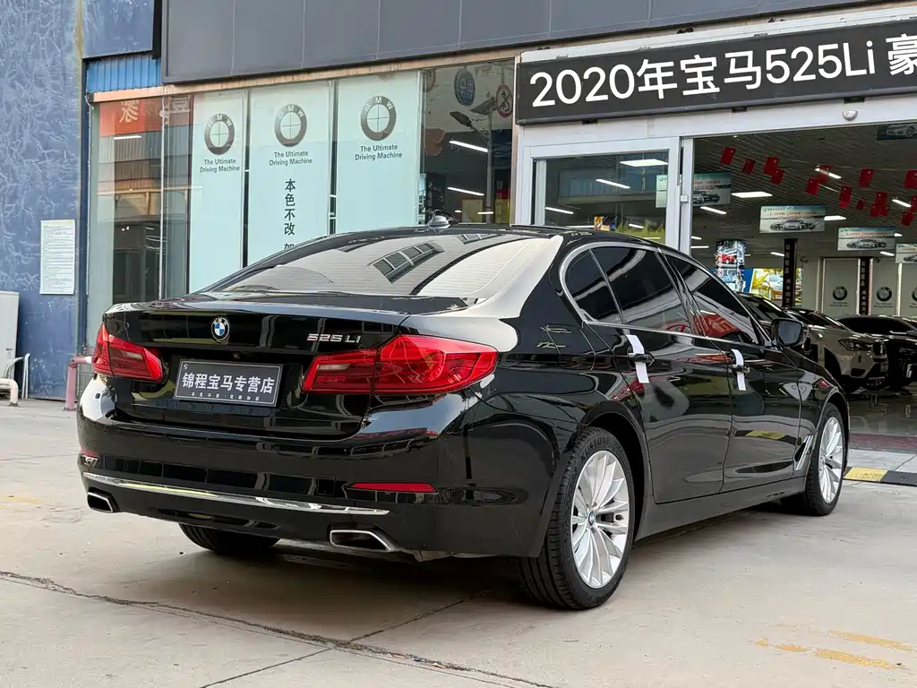 BMW 5 Series — миниатюра 7