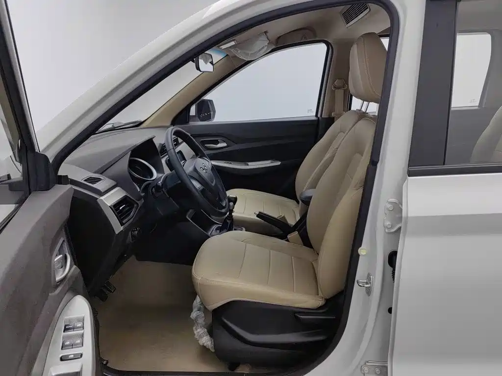 Wuling Hongguang — миниатюра 10