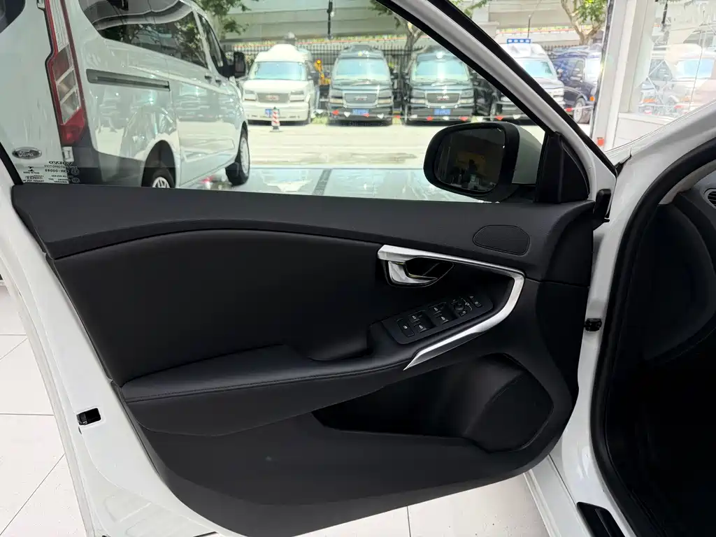Volvo V40 2016 T3