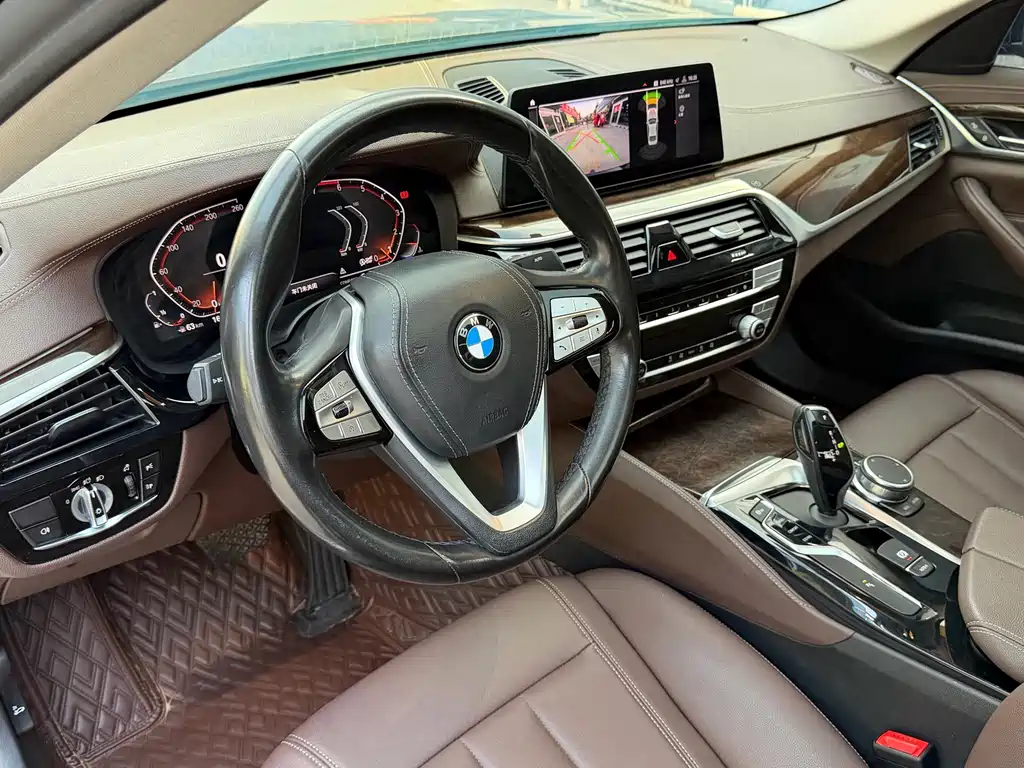 BMW 5 Series — миниатюра 12