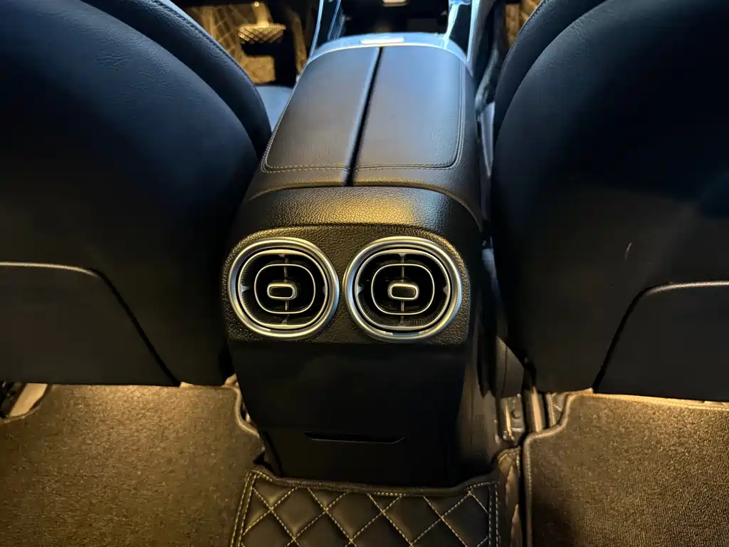 Mercedes-Benz C-Class — миниатюра 14