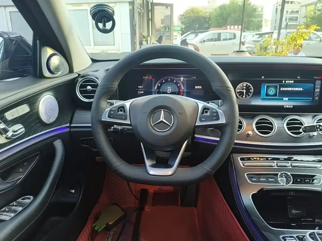 Mercedes-Benz E-Class — миниатюра 11