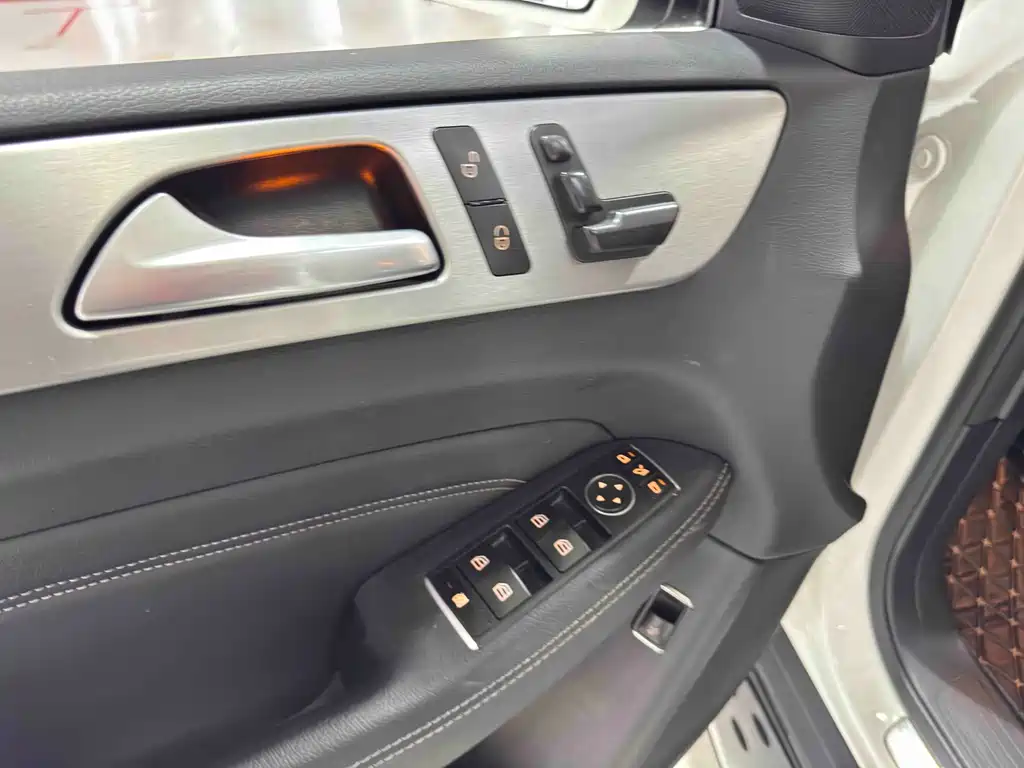 Mercedes-Benz M-Class — миниатюра 16