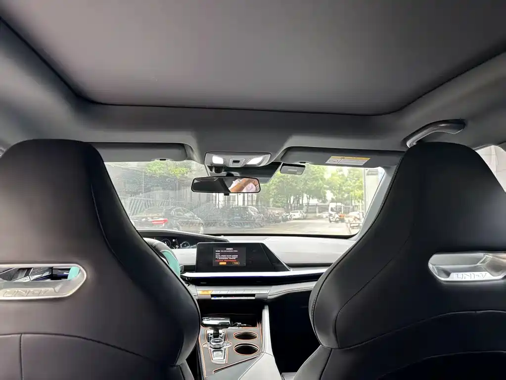 Changan UNI-V 2022 1.5T Luxury