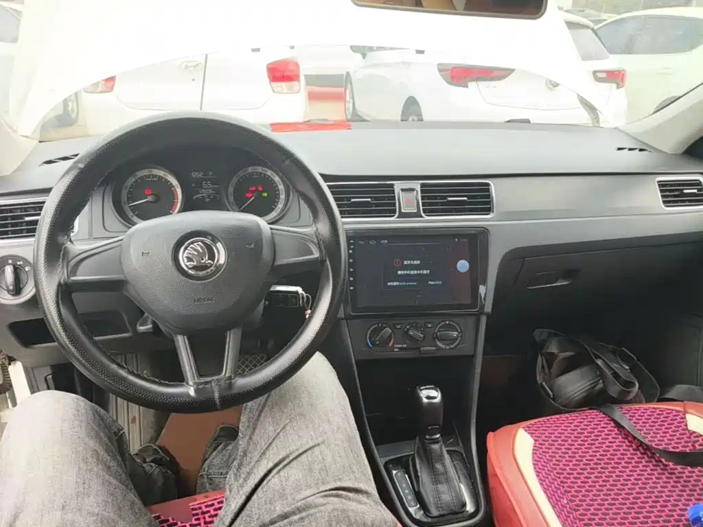Skoda Rapid Spaceback — миниатюра 10