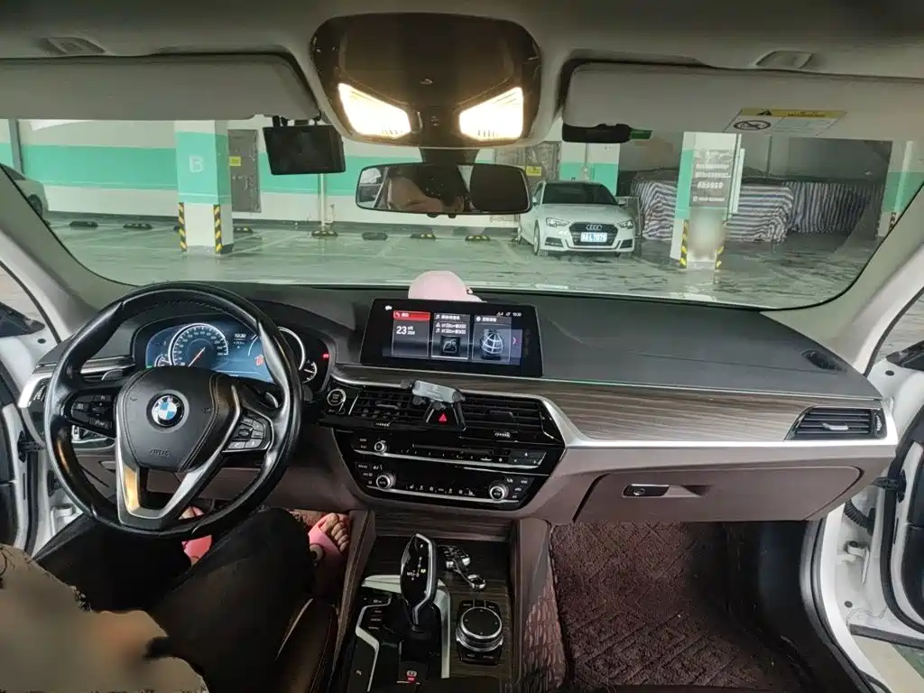 BMW 5 Series — миниатюра 13