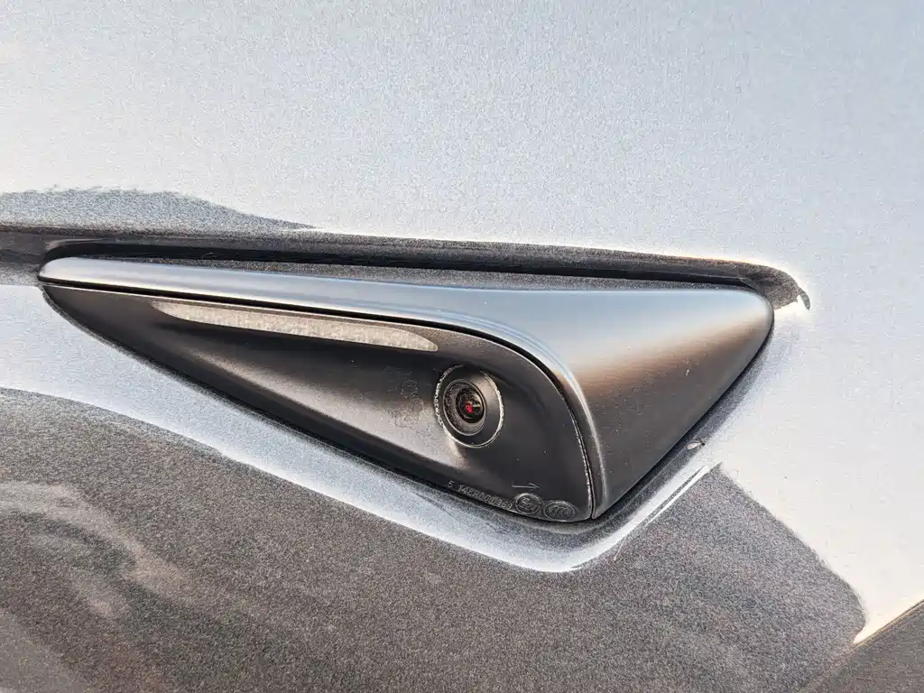 Tesla Model Y — миниатюра 14