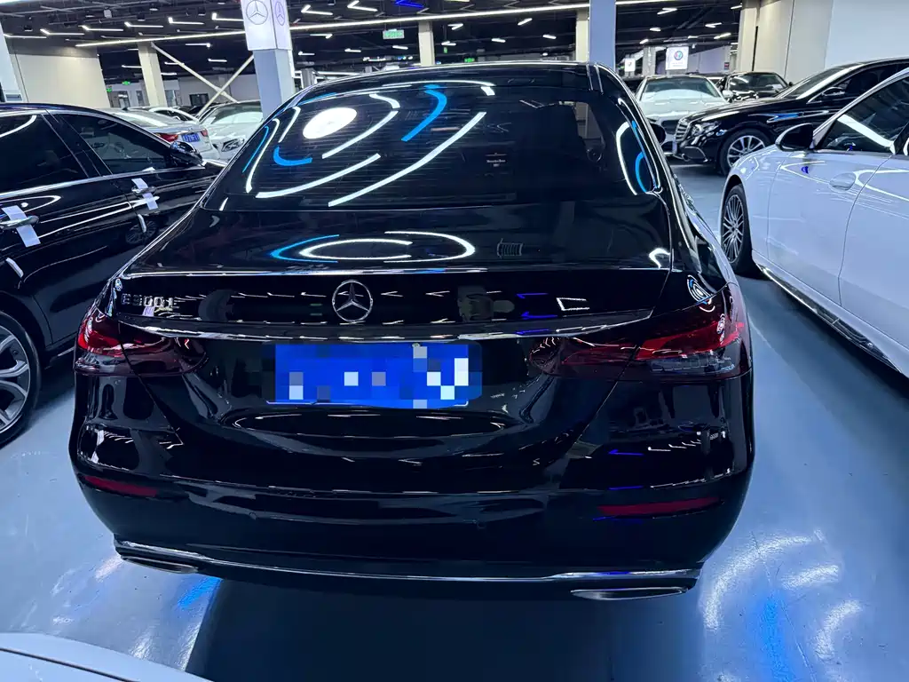 Mercedes-Benz E-Class — миниатюра 18