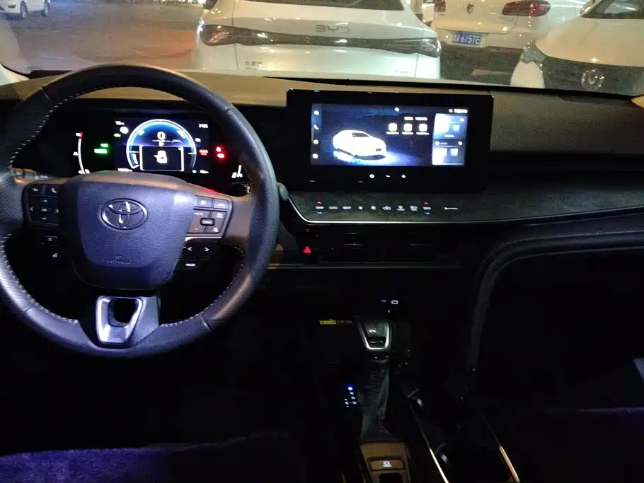 Toyota Camry — миниатюра 12
