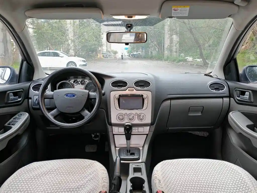 Ford Focus 2013 1.8L AT