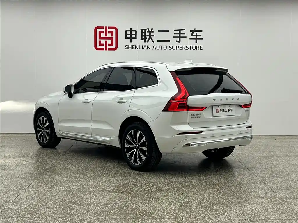 Volvo XC60 2024 B5 Luxury