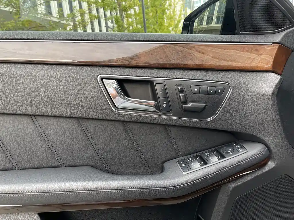Mercedes-Benz E-Class — миниатюра 17
