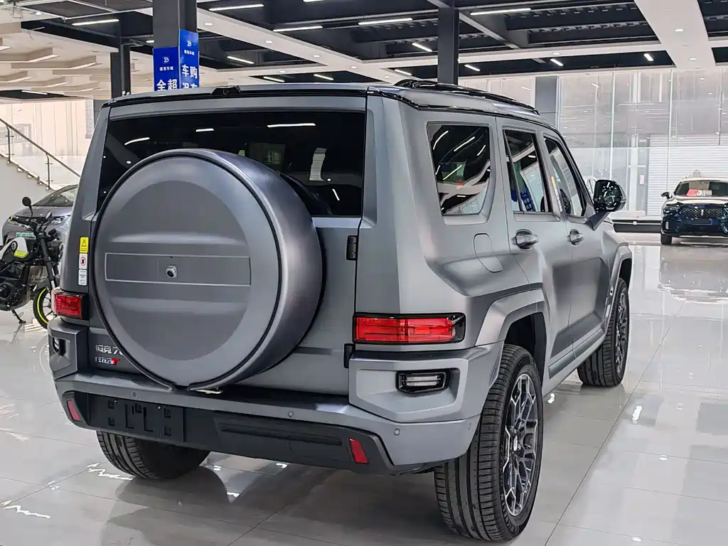 TANK TANK 700 NEW ENERGY