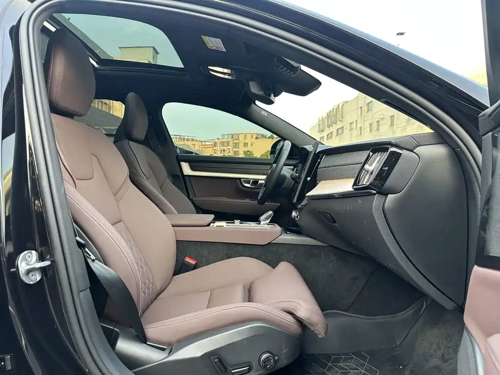 Volvo S90 — миниатюра 22