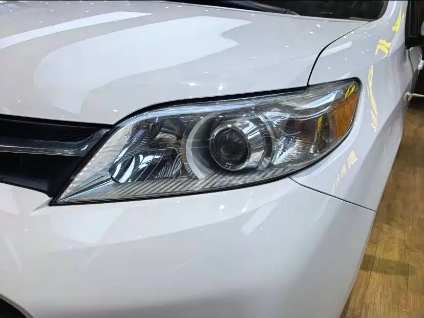 Toyota Sienna — миниатюра 18