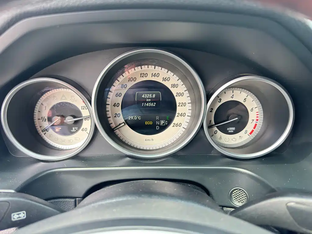 Mercedes-Benz E-Class — миниатюра 18