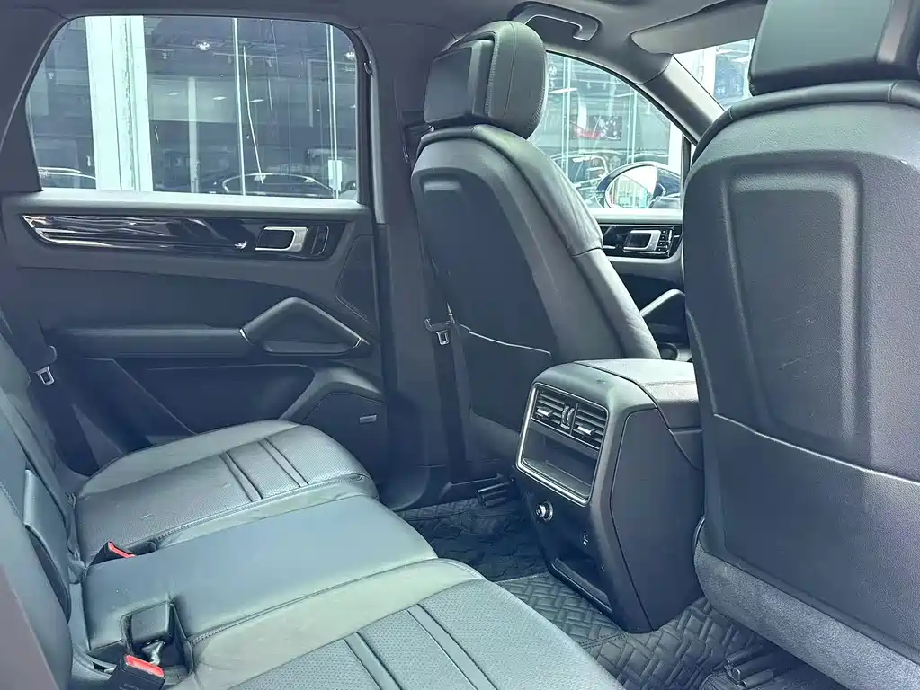 Porsche Cayenne — миниатюра 8