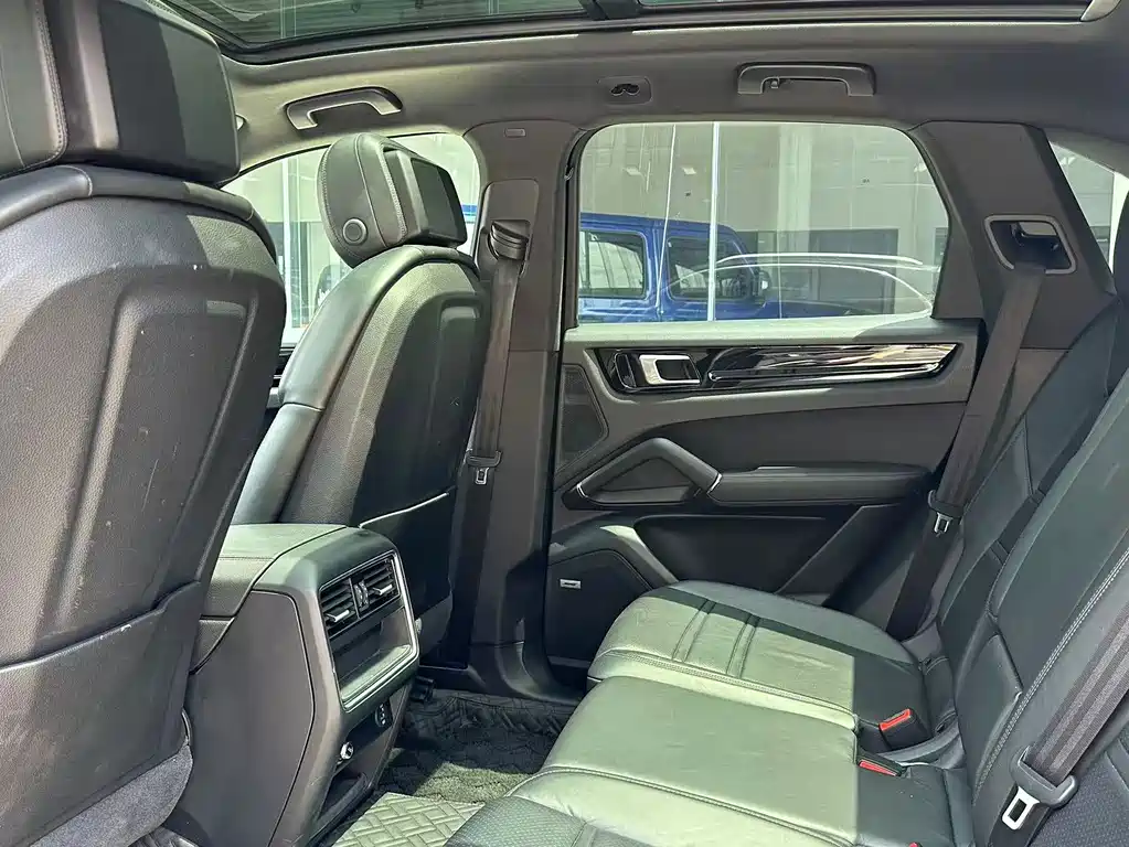 Porsche Cayenne — миниатюра 7