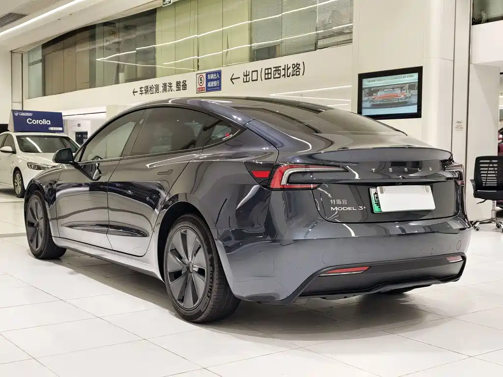 Tesla Model 3 — миниатюра 12