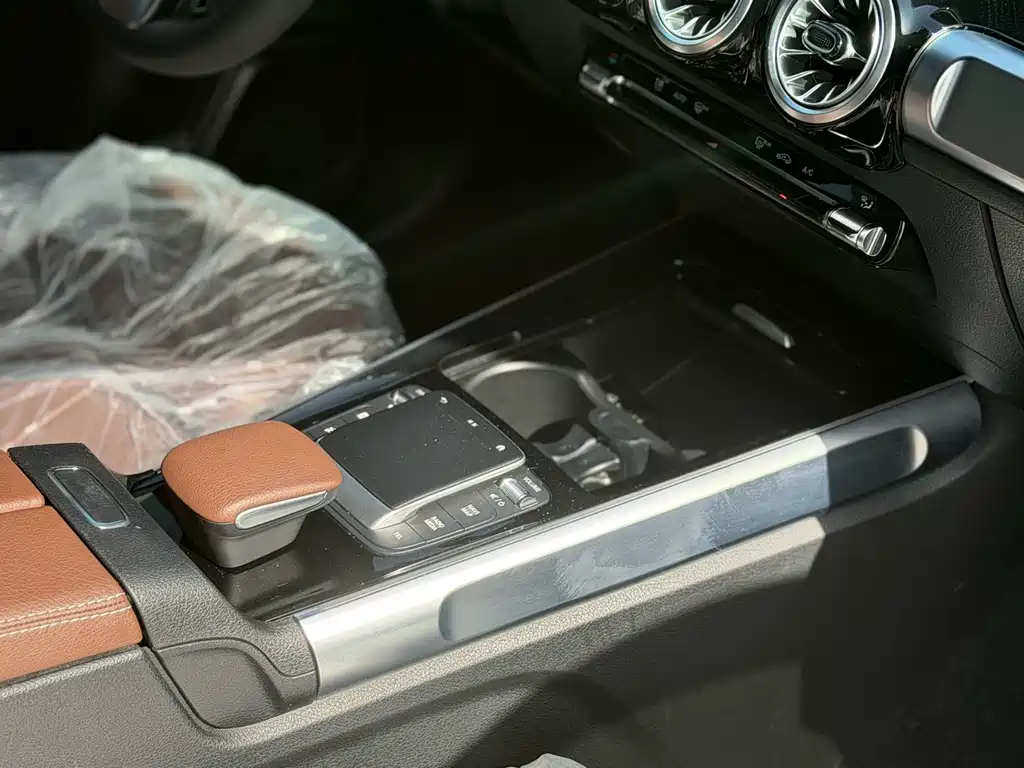 Mercedes-Benz GLB — миниатюра 18