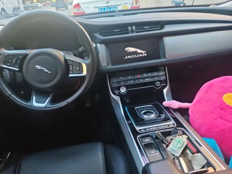 Jaguar XFL — миниатюра 12