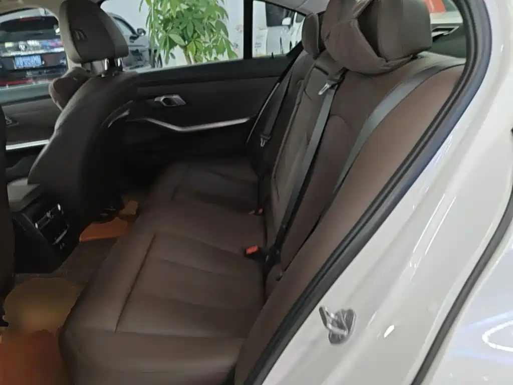 BMW 3 Series — миниатюра 17