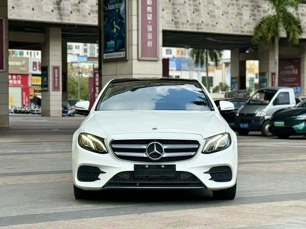 Mercedes-Benz E-Class — миниатюра 2