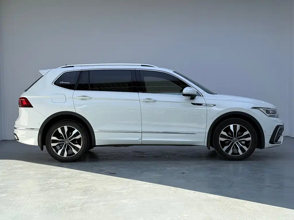 Volkswagen Tiguan L L 2024 330TSI AT R-Line