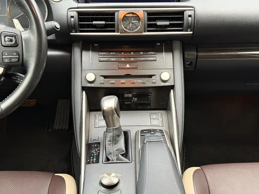 Lexus IS — миниатюра 16