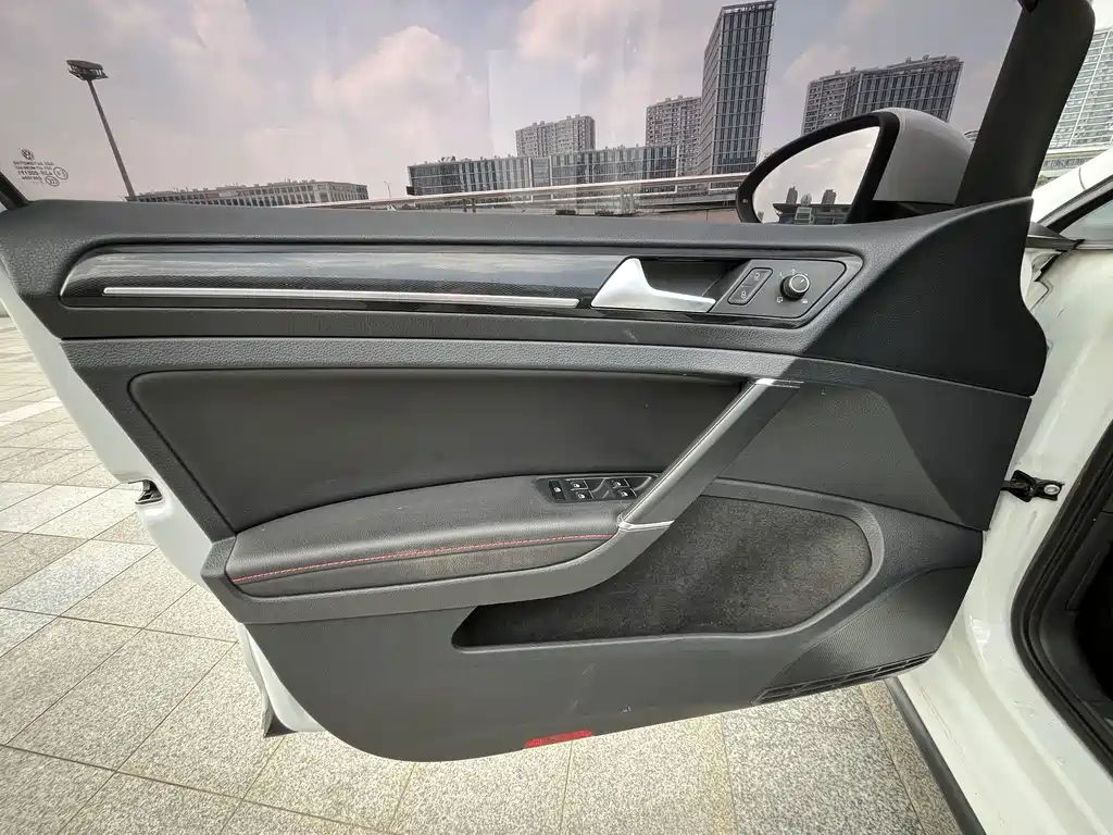 Volkswagen Golf GTI — миниатюра 11