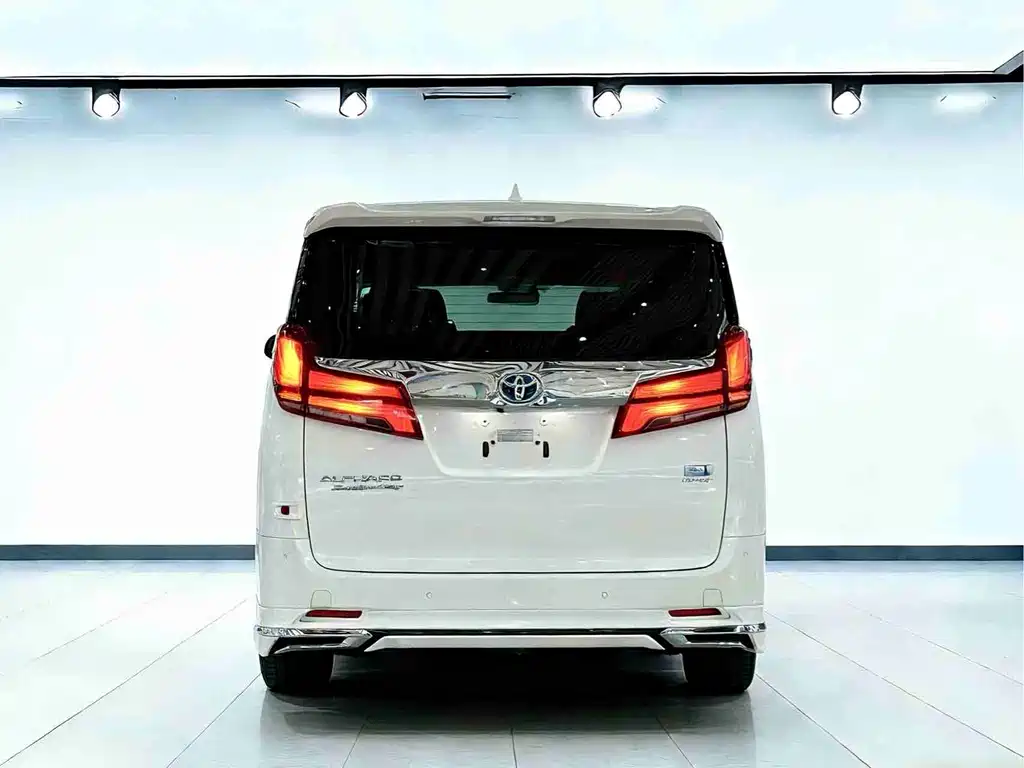 Toyota Alphard - фото 5