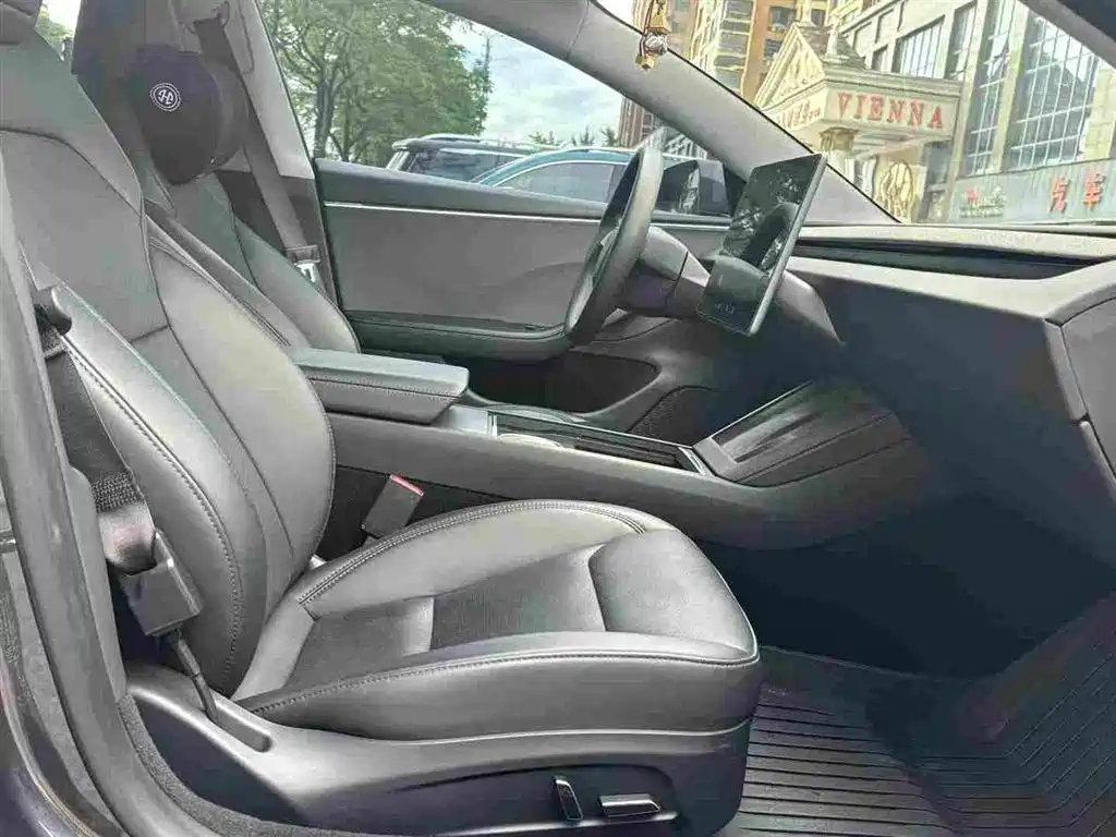 Tesla Model 3 — миниатюра 8