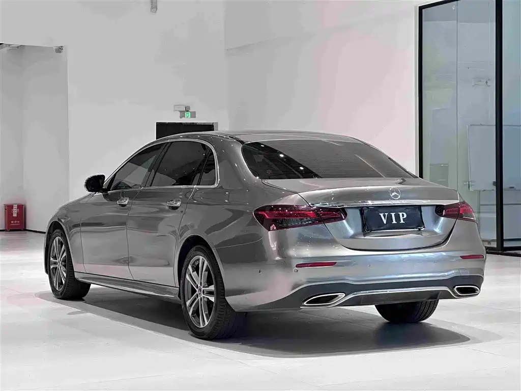 Mercedes-Benz E-Class — миниатюра 7