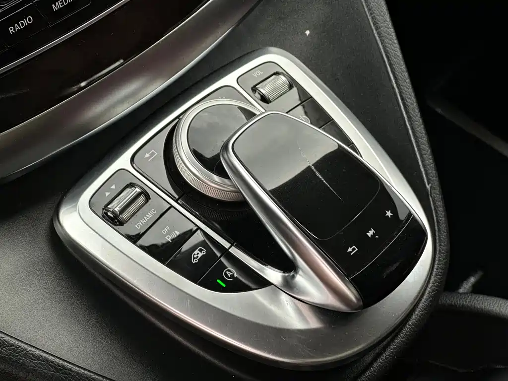 Mercedes-Benz V-Class — миниатюра 16