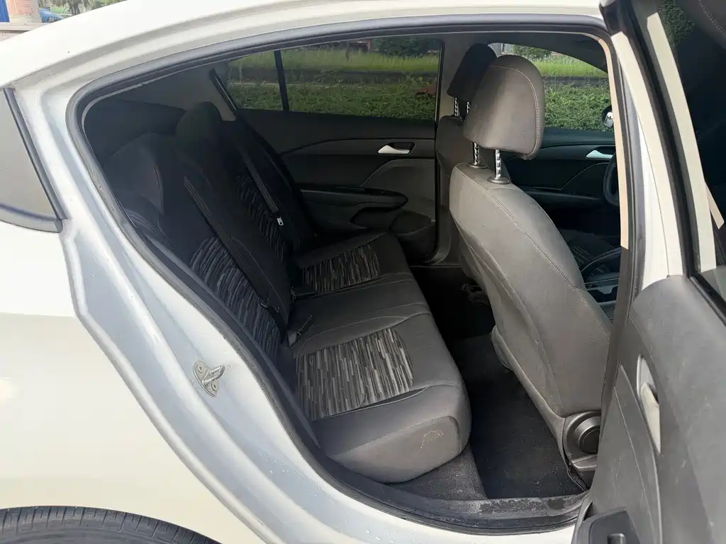 Chevrolet Cavalier — миниатюра 10