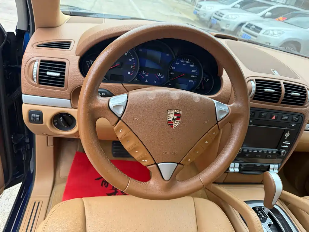 Porsche Cayenne — миниатюра 17