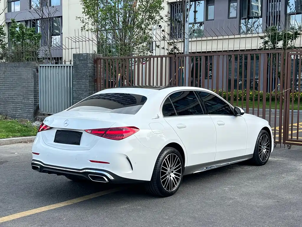 Mercedes-Benz C-Class — миниатюра 16