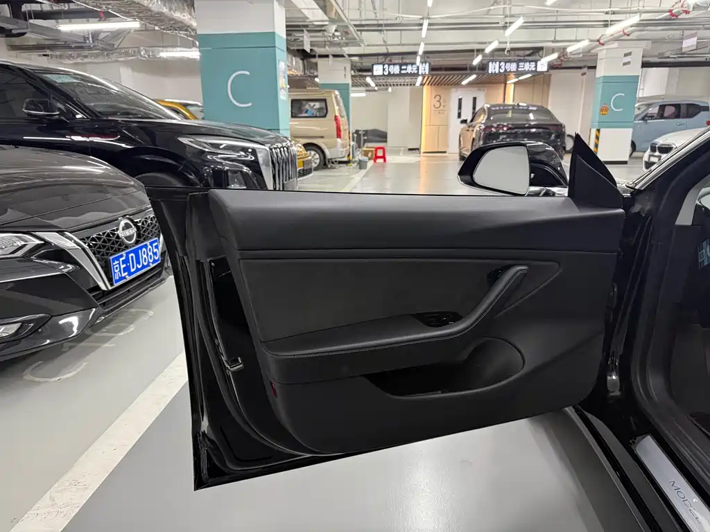 Tesla Model 3 — миниатюра 8