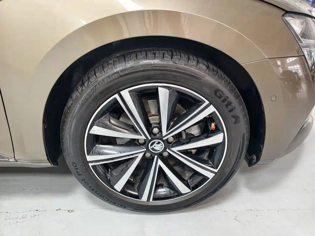 Skoda Superb — миниатюра 13