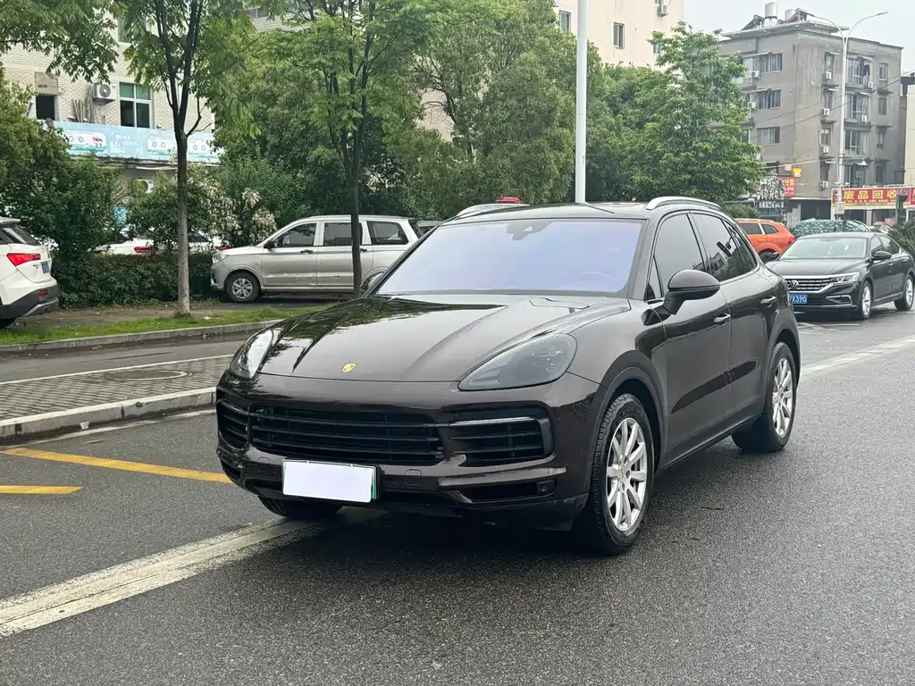 Porsche Cayenne Hybrid 2021