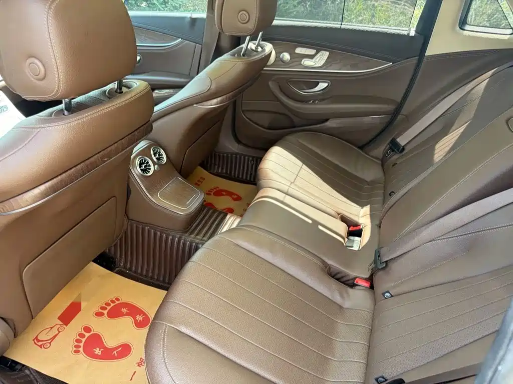 Mercedes-Benz E-Class — миниатюра 6