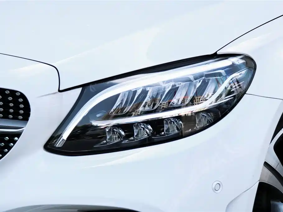 Mercedes-Benz C-Class — миниатюра 13