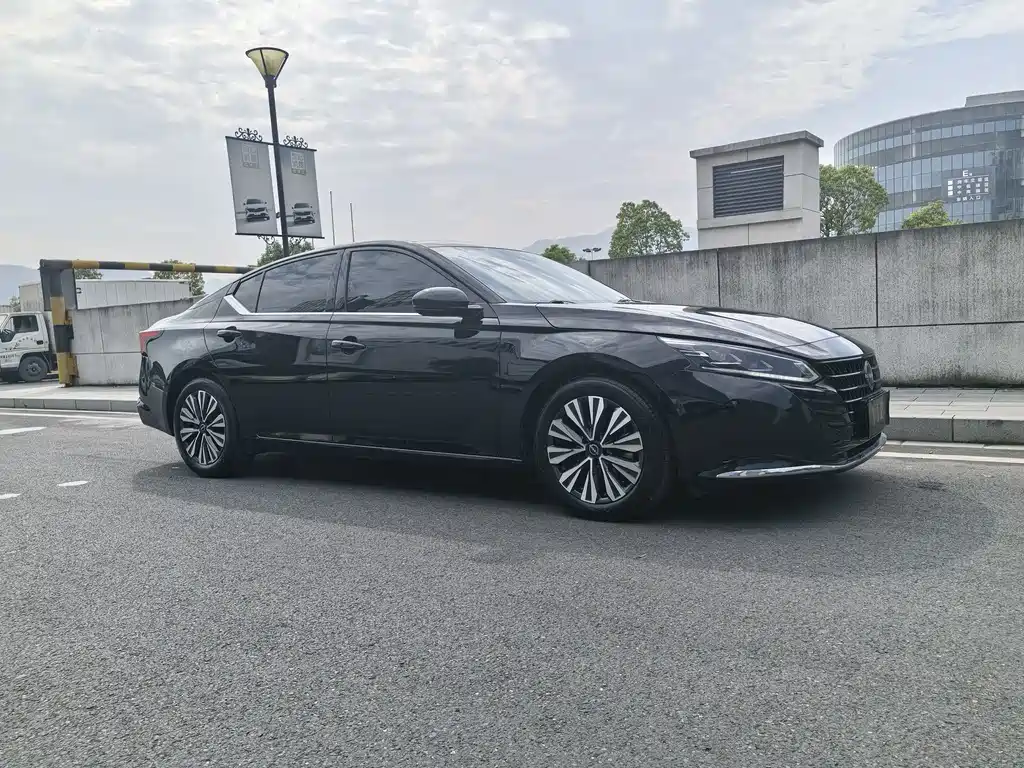 Nissan Teana — миниатюра 3